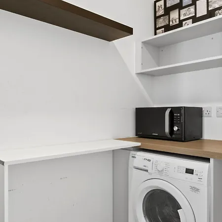 Luxurious 2 Bed In South Dublin, Right At Luas, Tram Stop Dublín