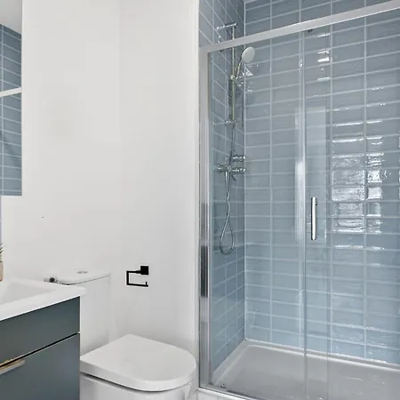 Luxurious 2 Bed In South Dublin, Right At Luas, Tram Stop Apartment Dublin