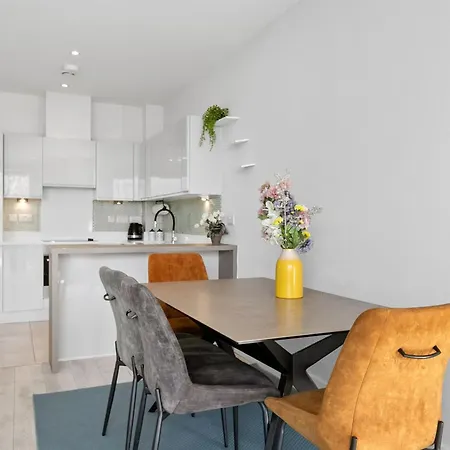 Luxurious 2 Bed In South Dublin, Right At Luas, Tram Stop Dublin
