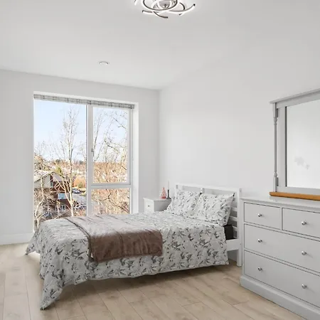 Luxurious 2 Bed In South Dublin, Right At Luas, Tram Stop Dublin