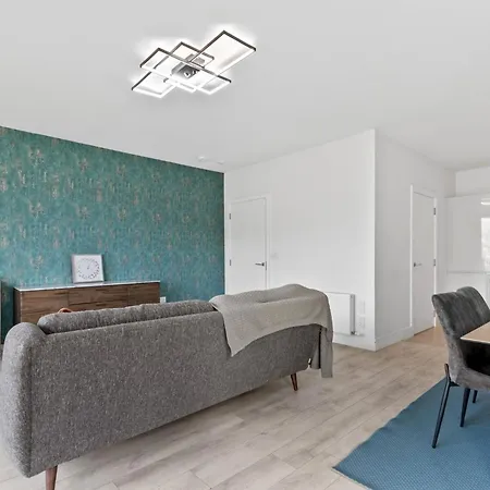 Luxurious 2 Bed In South Dublin, Right At Luas, Tram Stop Апартаменты Дублин