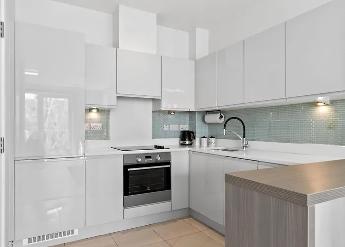 Luxurious 2 Bed In South Dublin, Right At Luas, Tram Stop Apartment *