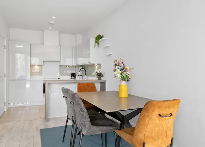 Luxurious 2 Bed In South Dublin, Right At Luas, Tram Stop Dublin
